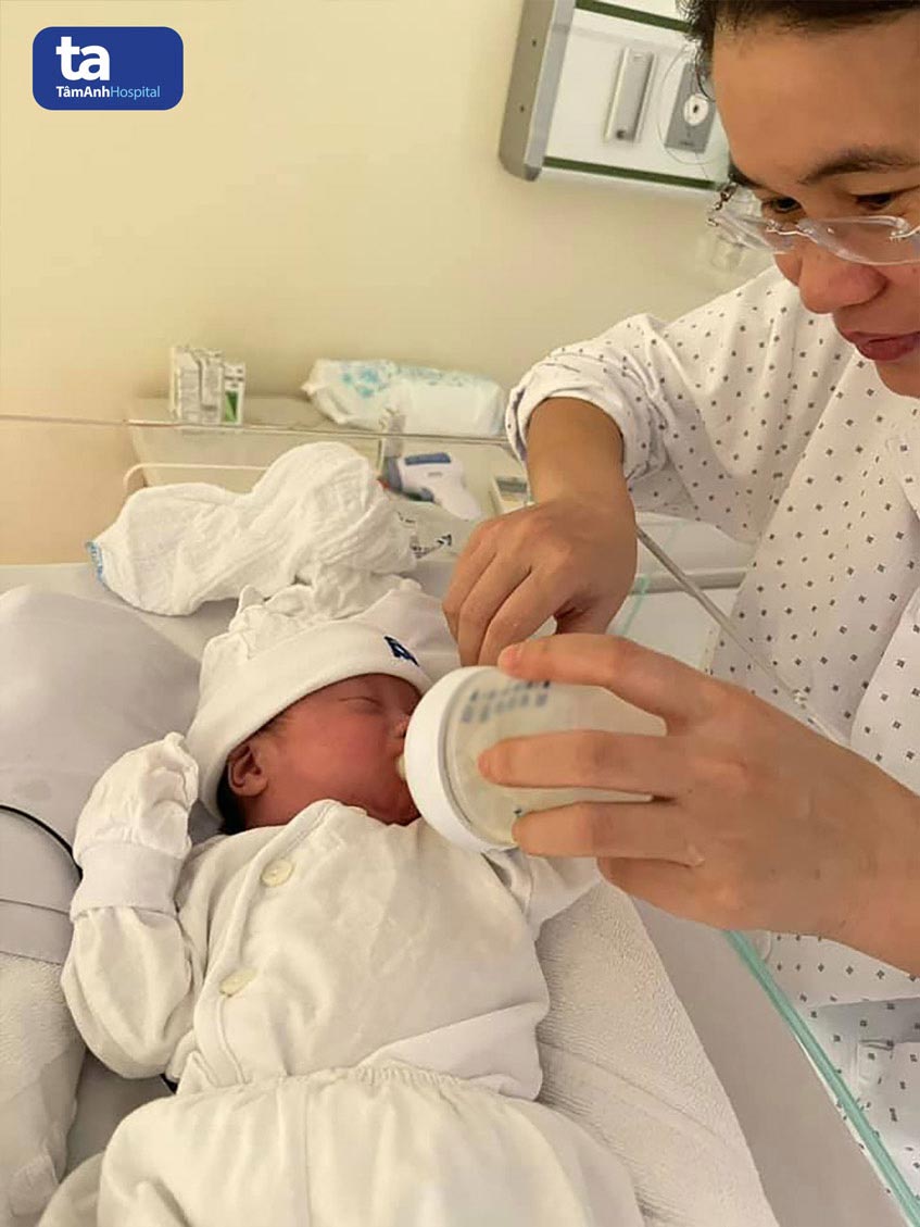 Người mẹ hiếm muộn hạnh phúc bên con trai sau chặng đường thai nghén gian nan