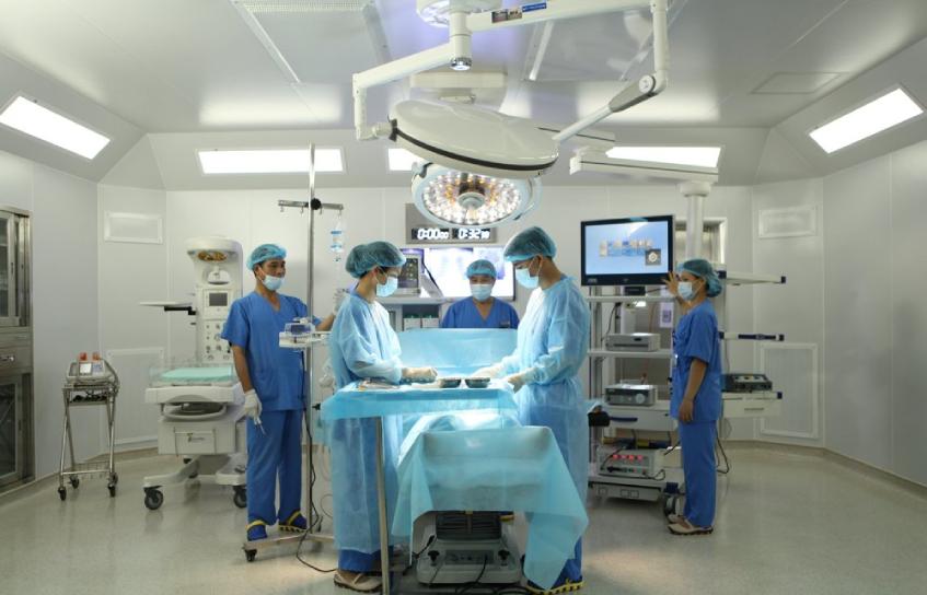 chuẩn bị thực hiện ca phẫu thuật