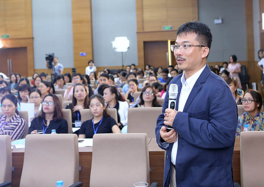 PGS.TS.BS Lê Hoàng – PGĐ Bệnh viện Phụ sản Trung ương thảo luận chuyên môn