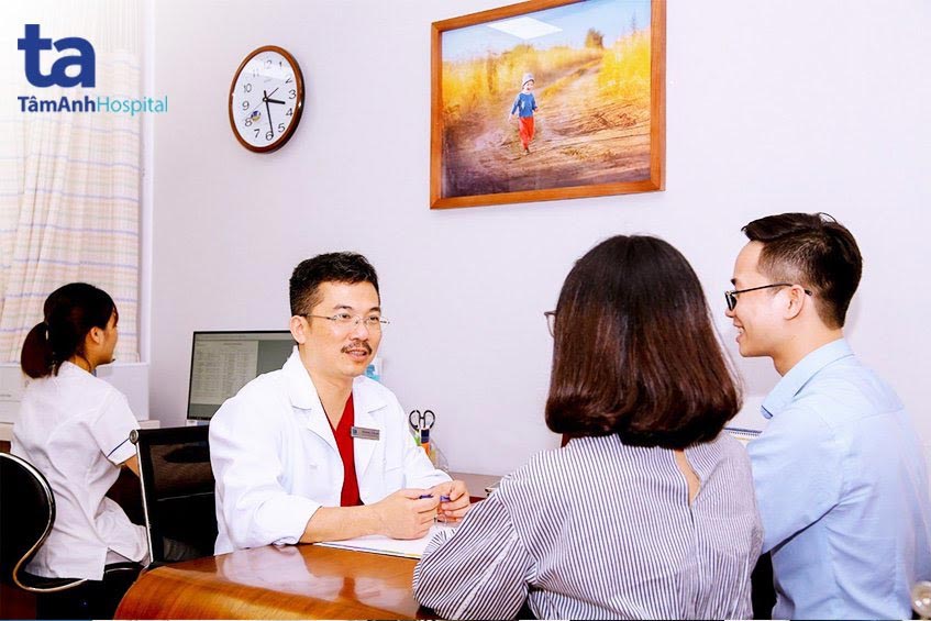 bac si hoang tu van cho cap vo chong vo sinh hiem muon