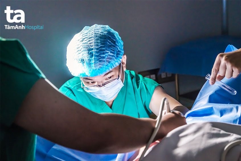 choc hut trung tai tam anh