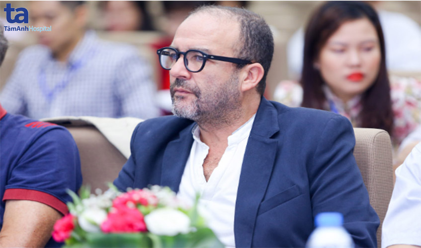 Bác sĩ Christophe Sifer của bệnh viện đại học danh tiếng Jean Verdier đã chia sẻ những kiến thức vô cùng mới lạ và hữu ích