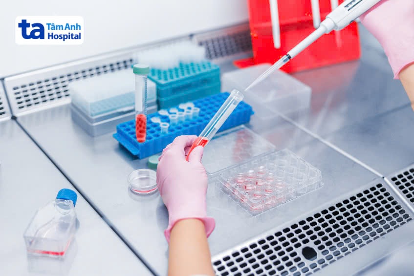 xét nghiệm tại khoa miễn dịch lâm sàng