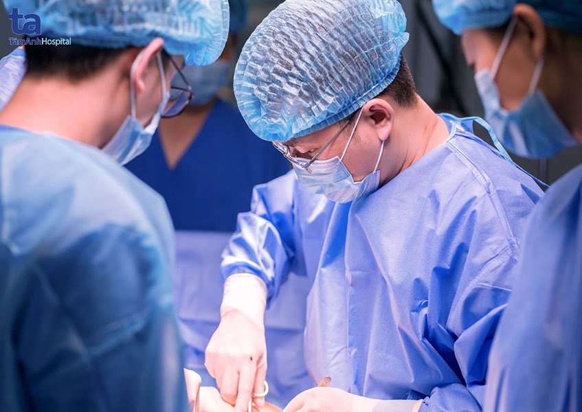 Thầy thuốc Nhân dân PGS.TS.BS Lê Hoàng