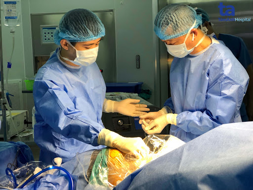 Phẫu thuật FREY là phương pháp thường dùng trong điều trị sỏi tụy (mổ sỏi tụy) do ưu điểm giảm đau tốt (85-90%), biến chứng sau mổ thấp (9%)