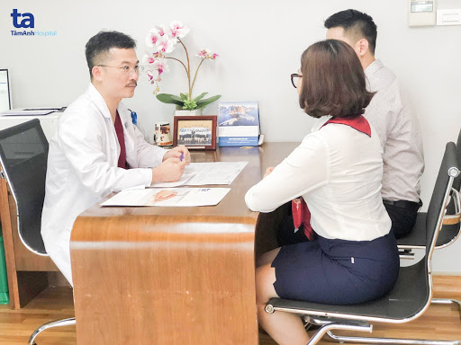 PGS.TS.BS Lê Hoàng là người trực tiếp điều trị cho các cặp vợ chồng tham gia nghiên cứu PGS.TS.BS Lê Hoàng là người trực tiếp điều trị cho các cặp vợ chồng tham gia nghiên cứu