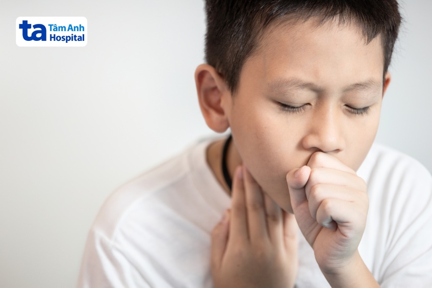 trẻ ho nhiều và dai dẳng, trầm trọng hơn vào ban đêm