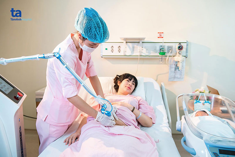 Phương pháp chiếu plasma phục hồi vết mổ sau sinh giúp giảm đau, mau lành vết thương, hạn chế sẹo tại BVĐK Tâm Anh
