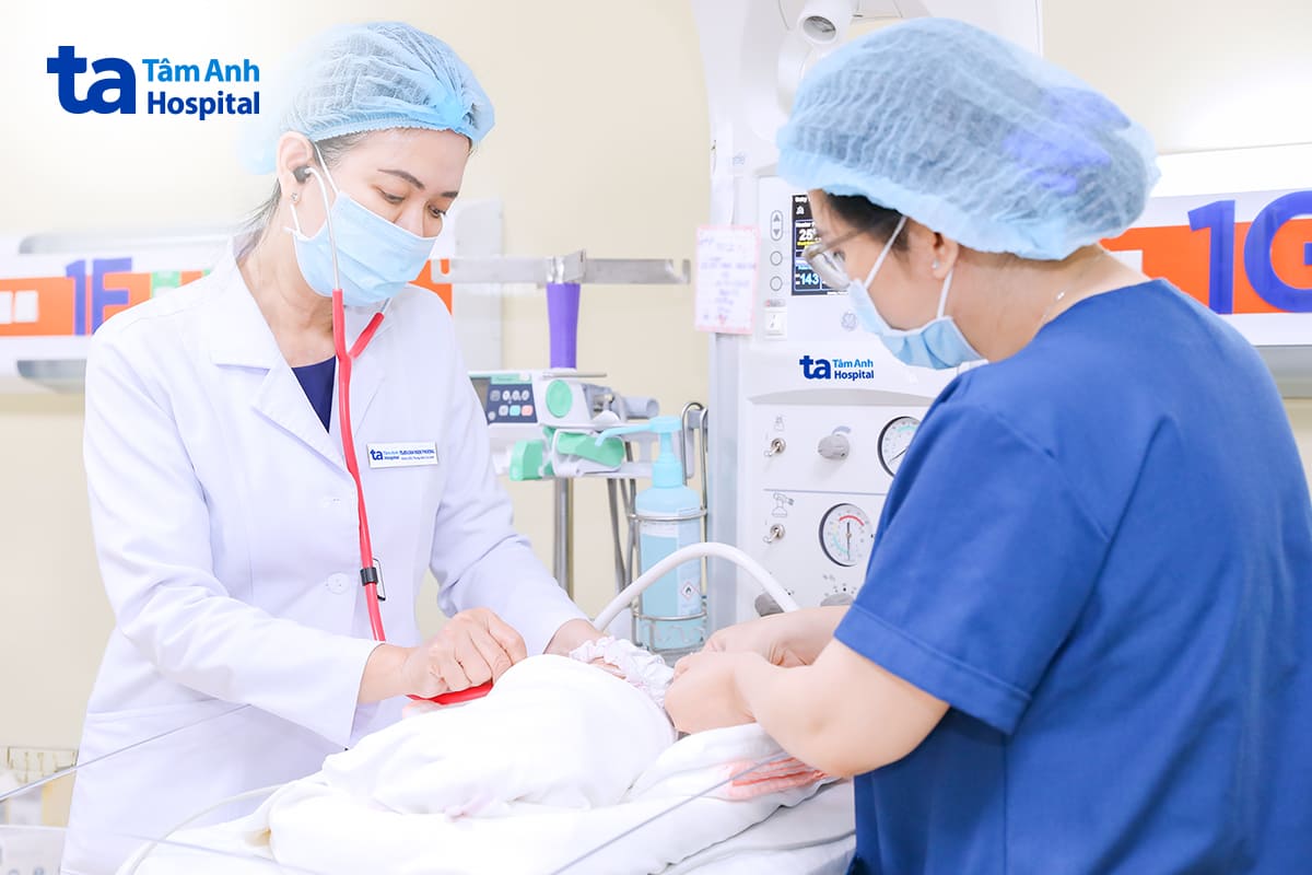 ts.bs cam ngọc phượng chăm sóc trẻ trong đơn vị chăm sóc tích cực sơ sinh