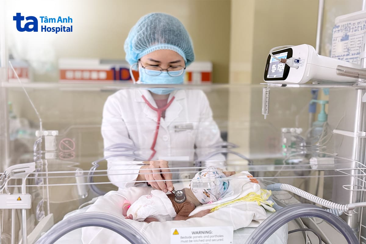 bs.ckii phạm lê mỹ hạnh chăm sóc trẻ tại đơn vị chăm sóc tích cực sơ sinh