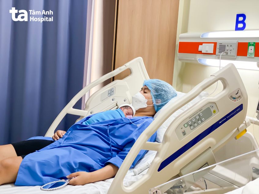 Chăm sóc da kề da với trẻ tại trung tâm sơ sinh