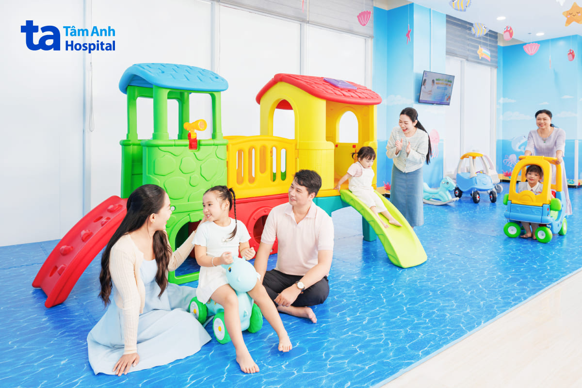 khu vui chơi cho trẻ tại khu vực chờ khám nhi tâm anh