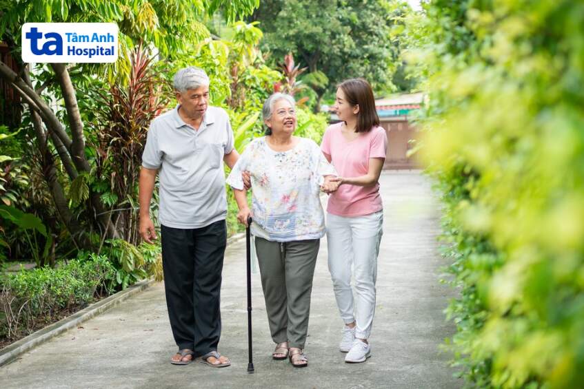 Người có tiền sử gia đình mắc bệnh huyết áp và tim mạch, đái tháo đường thuộc nhóm nguy cơ cao