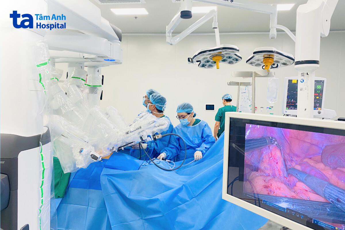 ca phẫu thuật cắt bàng quang với sự hỗ trợ của robot