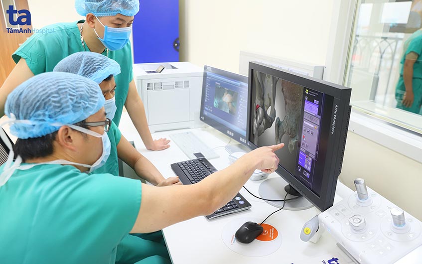 cac bac si dang hoi chan