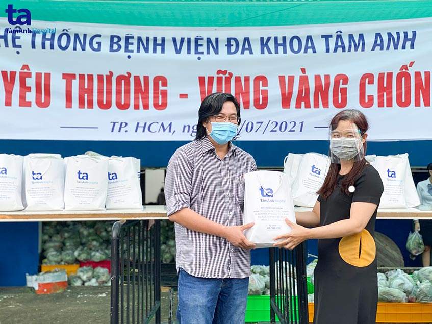 Hơn 15 tấn rau củ quả kịp thời tiếp sức cho y bác sĩ 