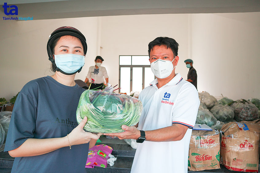 Trao tặng rau củ