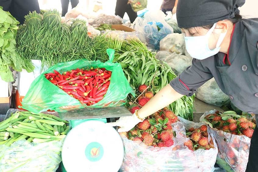 Công tác cân đo khẩu phần trao tặng