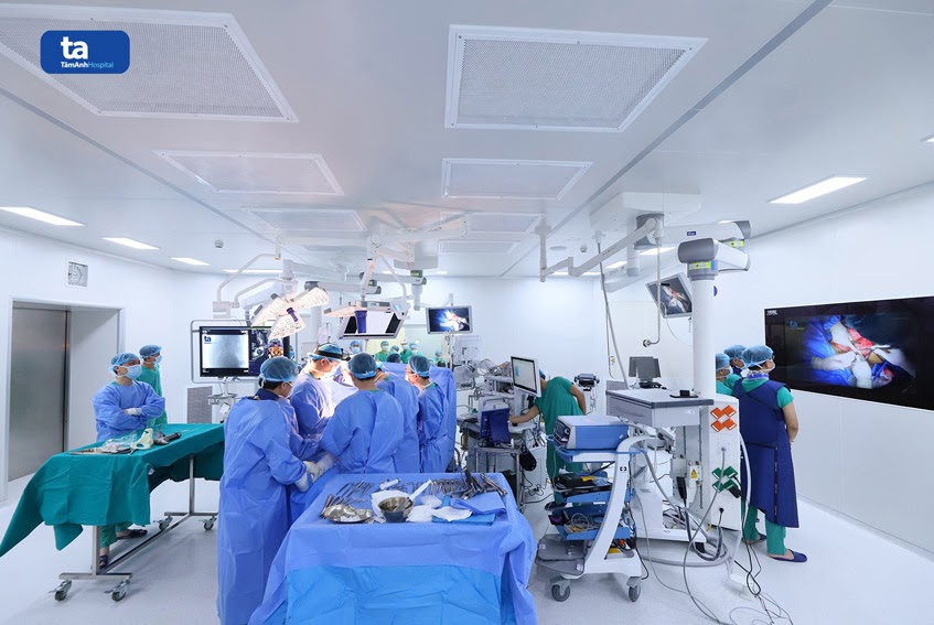 thực hiện phẫu thuật