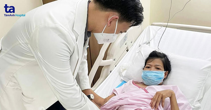 Cứu sống bệnh nhân ngưng tim phổi vì u xơ tử cung lớn, biến chứng xuất huyết âm đạo