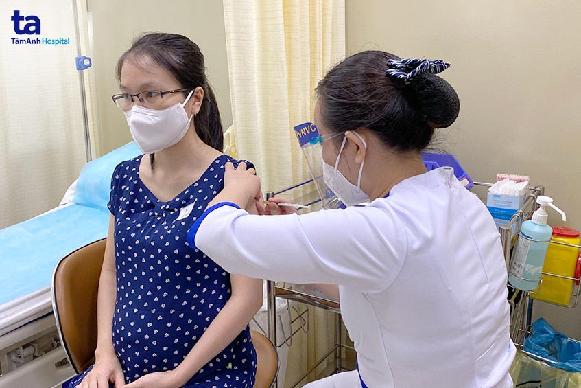 mẹ bầu tiêm vắc xin covid 19