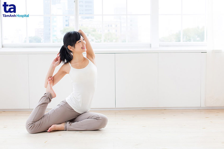 Tập thể dục, yoga và duy trì chế độ ăn uống, lối sống tích cực để tăng đề kháng phòng ngừa Covid-19