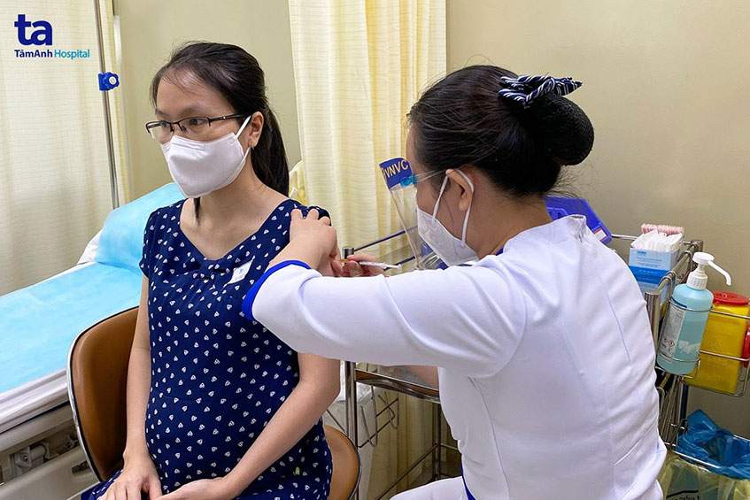 tiêm covid cho mẹ bầu