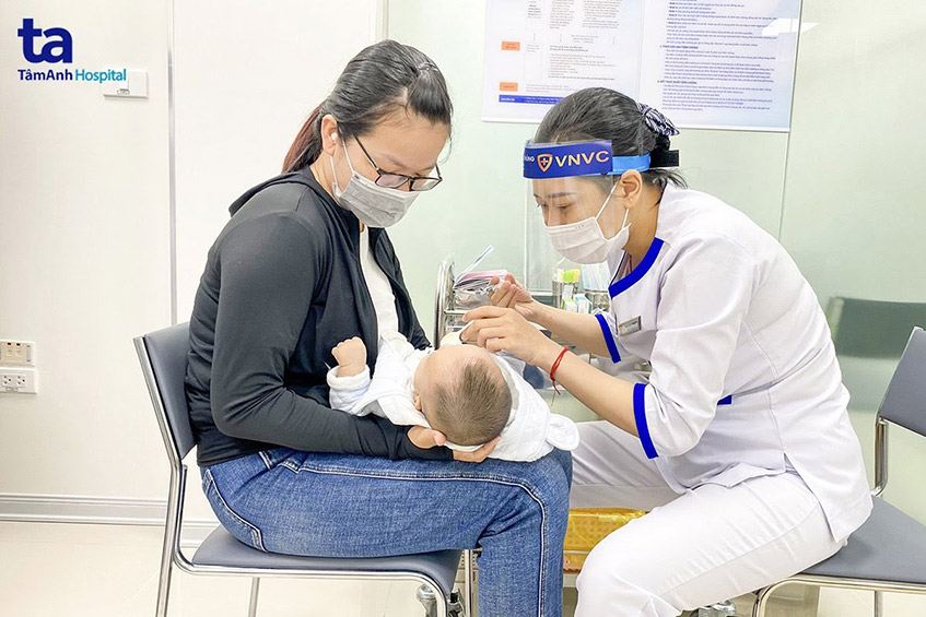 Tiêm phòng tại bệnh viện tâm anh