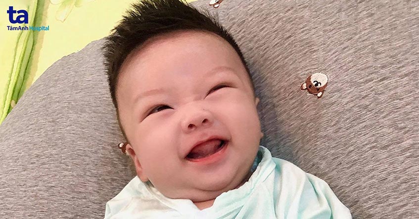 Người bố hạnh phúc đón con chính chủ sau lần chuyển phôi đầu tiên 