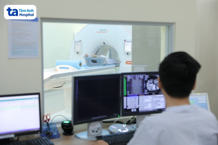 khách hàng đang chụp với “siêu máy” ct hơn 100.000 lát cắt Somatom Force VB30. 