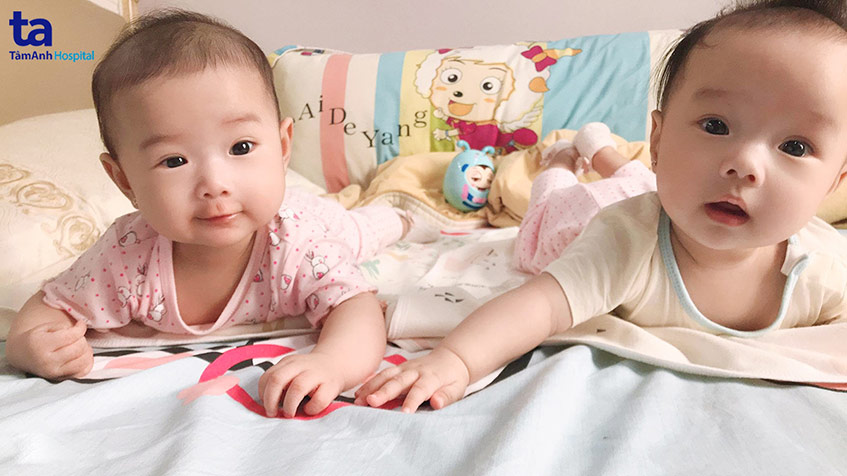 Nhìn con yêu lớn lên từng ngày, bố mẹ biết mọi thứ trải qua đều thật xứng đáng