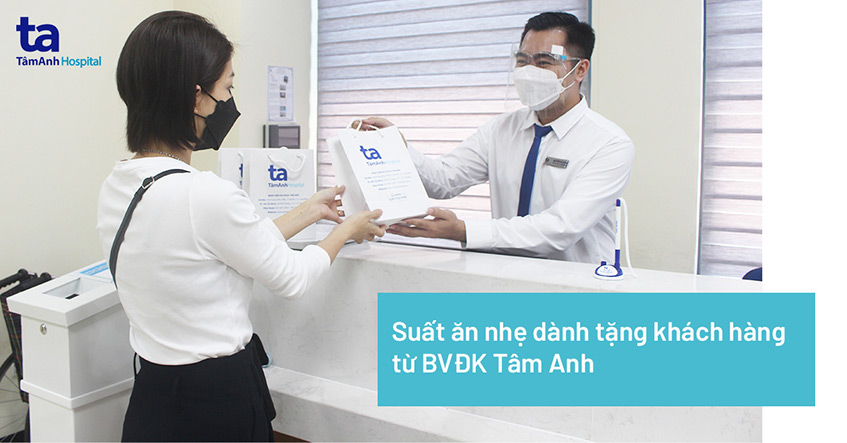 Ấm lòng suất ăn nhẹ tặng khách hàng của BVĐK Tâm Anh