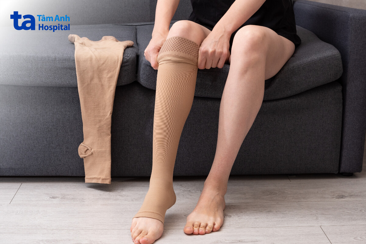 Vớ tạo lực ép giảm dần từ dưới lên giúp đẩy máu từ bàn chân ngược lên theo hướng về tim