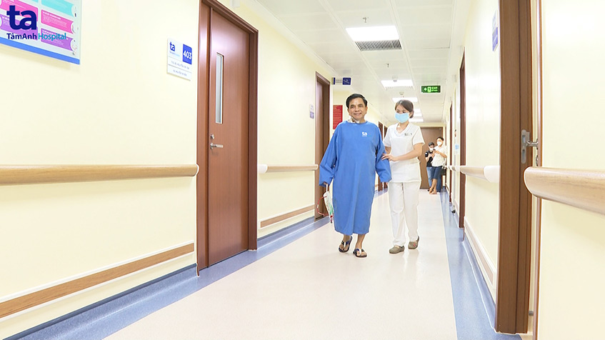 Bóc tách u nang thận kích thước lớn