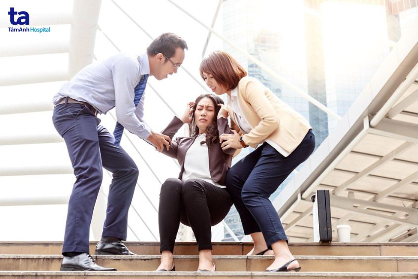 Mệt mỏi, căng thẳng trong công việc dễ khiến người trẻ đột quỵ