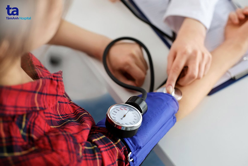 tăng huyết áp gây ra bệnh tim