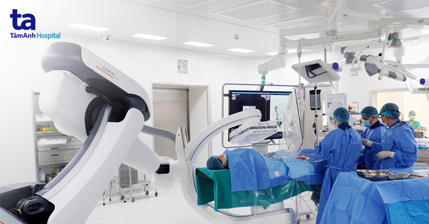 Nút mạch điều trị u xơ tử cung cỡ “khủng”, bảo toàn thiên chức làm mẹ