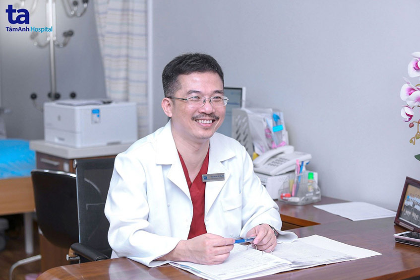 Phó Giáo sư Lê Hoàng vui mừng khi rất nhiều ca hiếm muộn “cực khó” đã thành công đón con về nhà