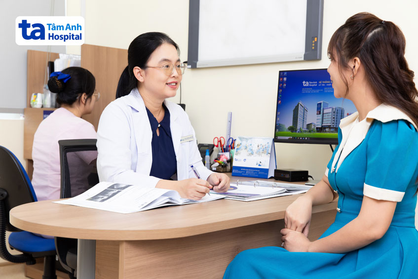 Tại IVF Tâm Anh, vợ chồng điều trị vô sinh sẽ được nghe bác sĩ tư vấn cặn kẽ và lựa chọn phương pháp tối ưu để nâng cao tỷ lệ thành công trong thụ tinh ống nghiệm