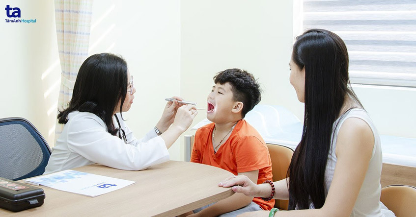 Trẻ 2 tuổi bị viêm họng có thể uống những loại thuốc nào? 
