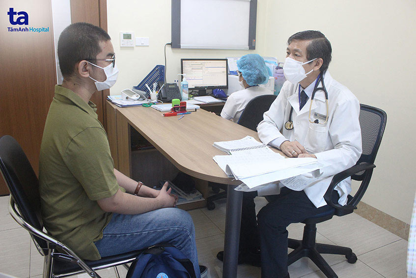 Người bệnh mạch vành cần được tư vấn phương pháp điều trị và chế độ ăn uống, sinh hoạt phù hợp để làm chậm sự tiến triển của bệnh