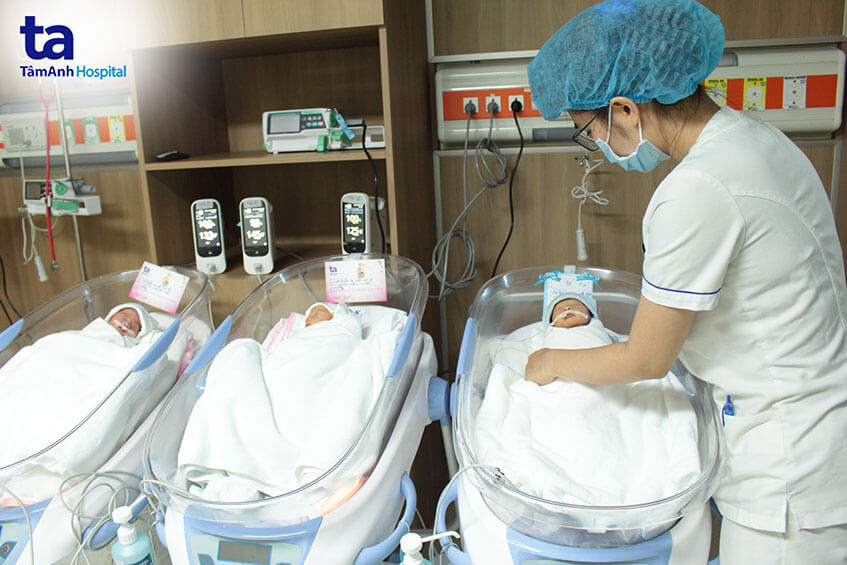 chăm sóc tại phòng NICU