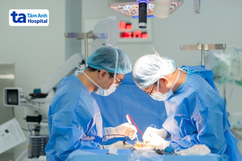 phẫu thuật điều trị thay đĩa đệm cột sống