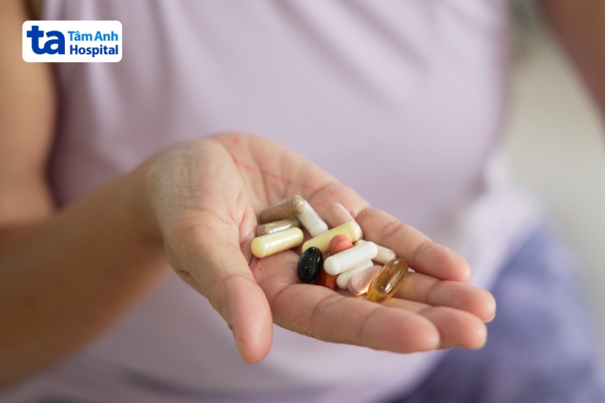 Người bệnh không tự ý sử dụng thuốc hoặc các loại thực phẩm chức năng mà không có chỉ định của bác sĩ