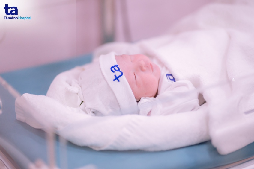 em bé khi vừa mới chào đời