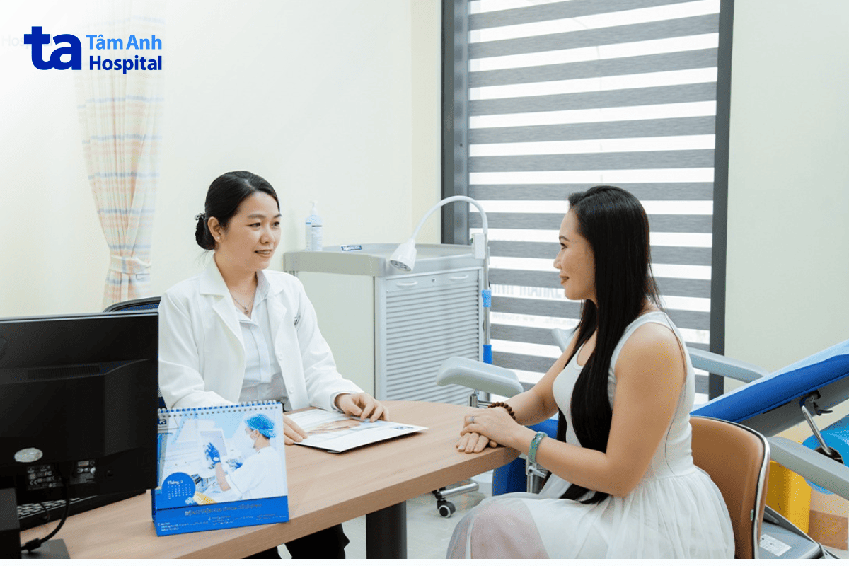 bác sĩ thanh tâm đang tư vấn