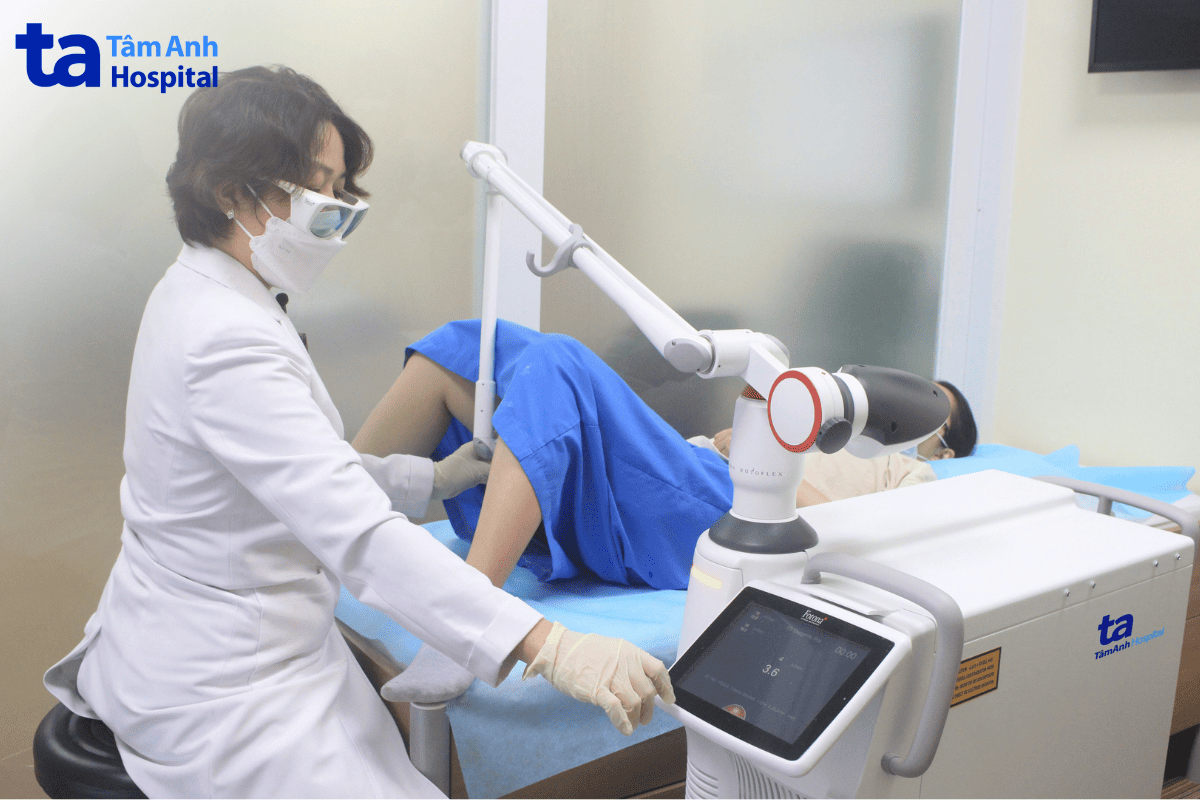 bác sĩ thanh tâm trực tiếp thực hiện