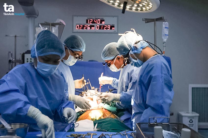 bác sĩ khoa phẫu thuật tim mạch