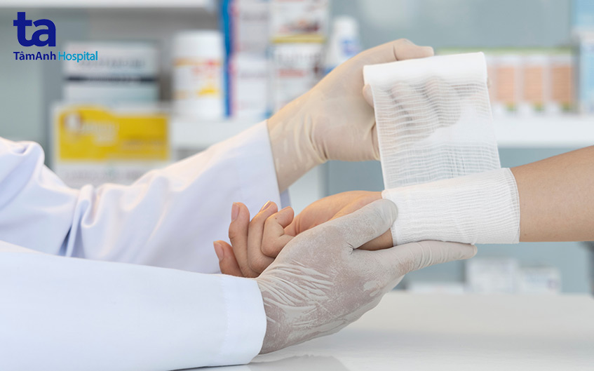 băng bó sau tiêm