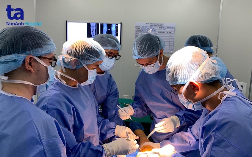 biến chứng tiêm khớp háng